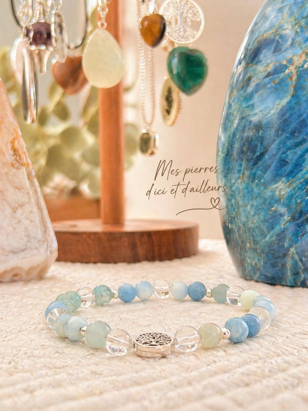 Bracelet artisanal en pierres naturelles avec arbre de vie, créé à Carnoules